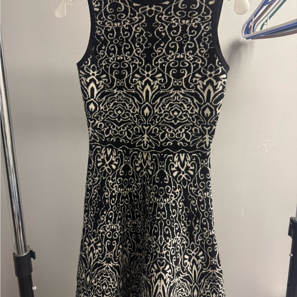 Black and Cream Patterned Sleeveless Dress